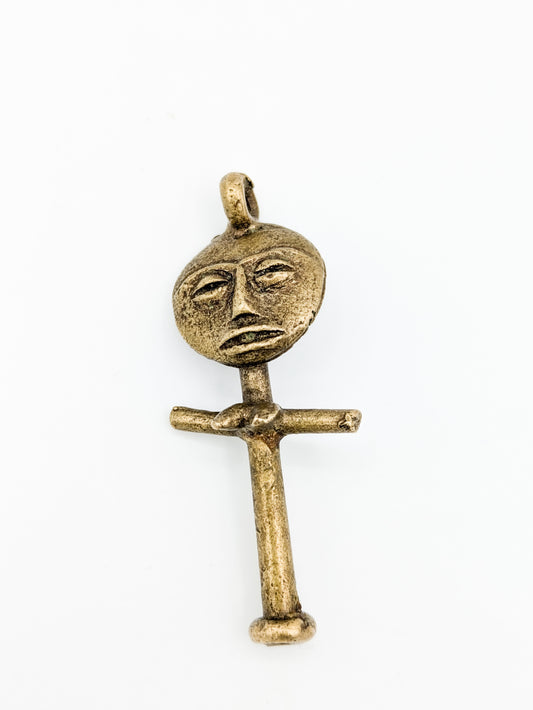 La poupée Ashanti du Ghana- Pendentif en bronze