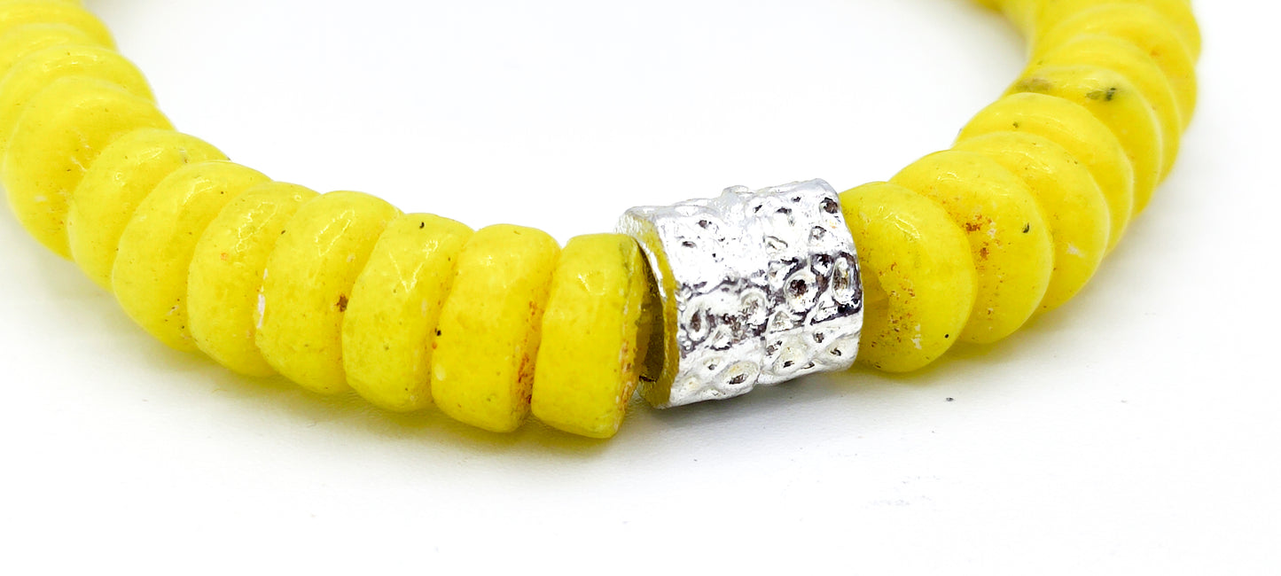 CAMÉLÉON ARGENT - bracelet jaune fluo- perles africaines krobo