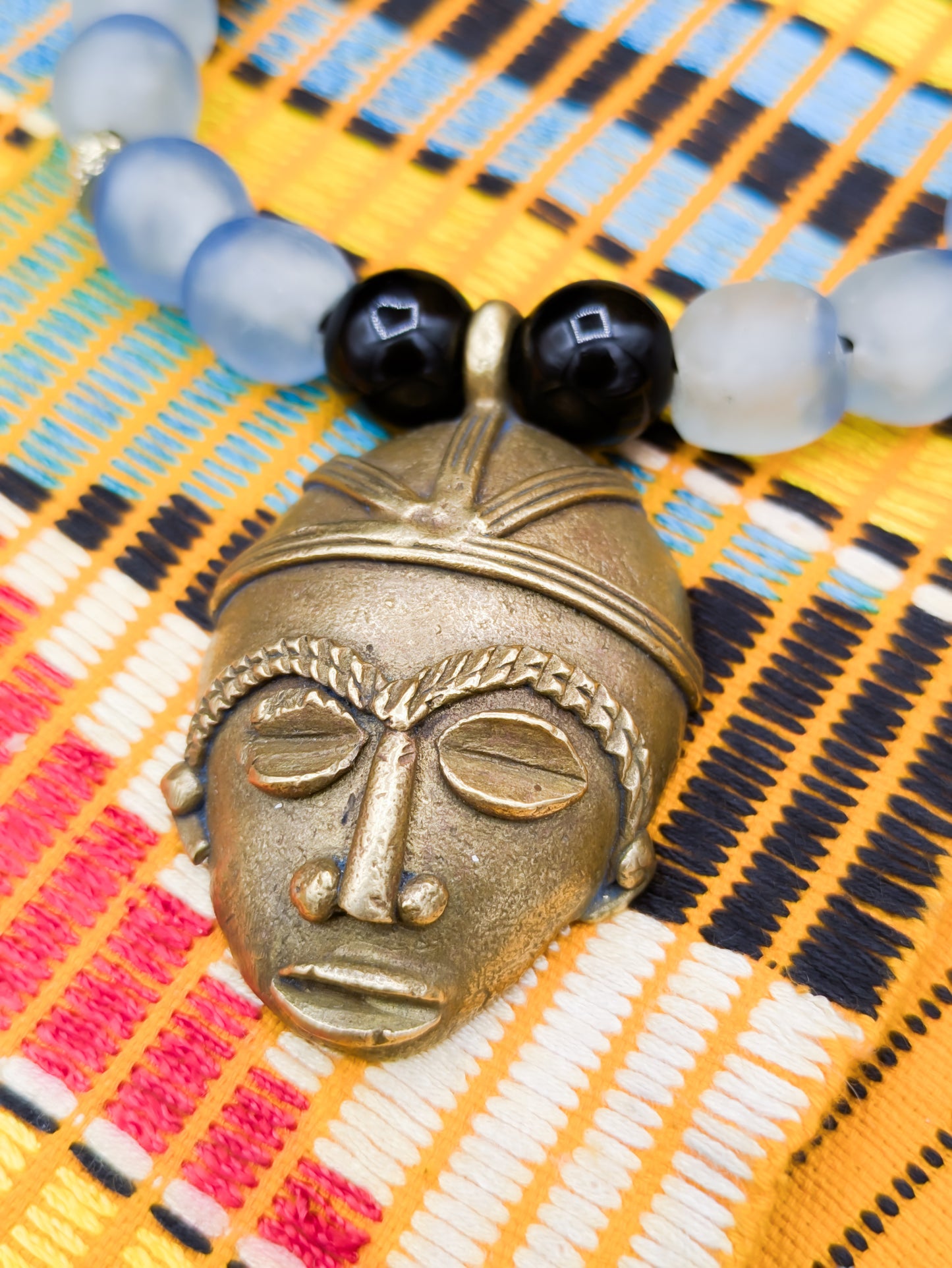 APOGÉE - collier noir tête- moyen- Perles africaines krobo- 13