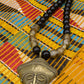 APOGÉE - collier noir tête- moyen- Perles africaines krobo