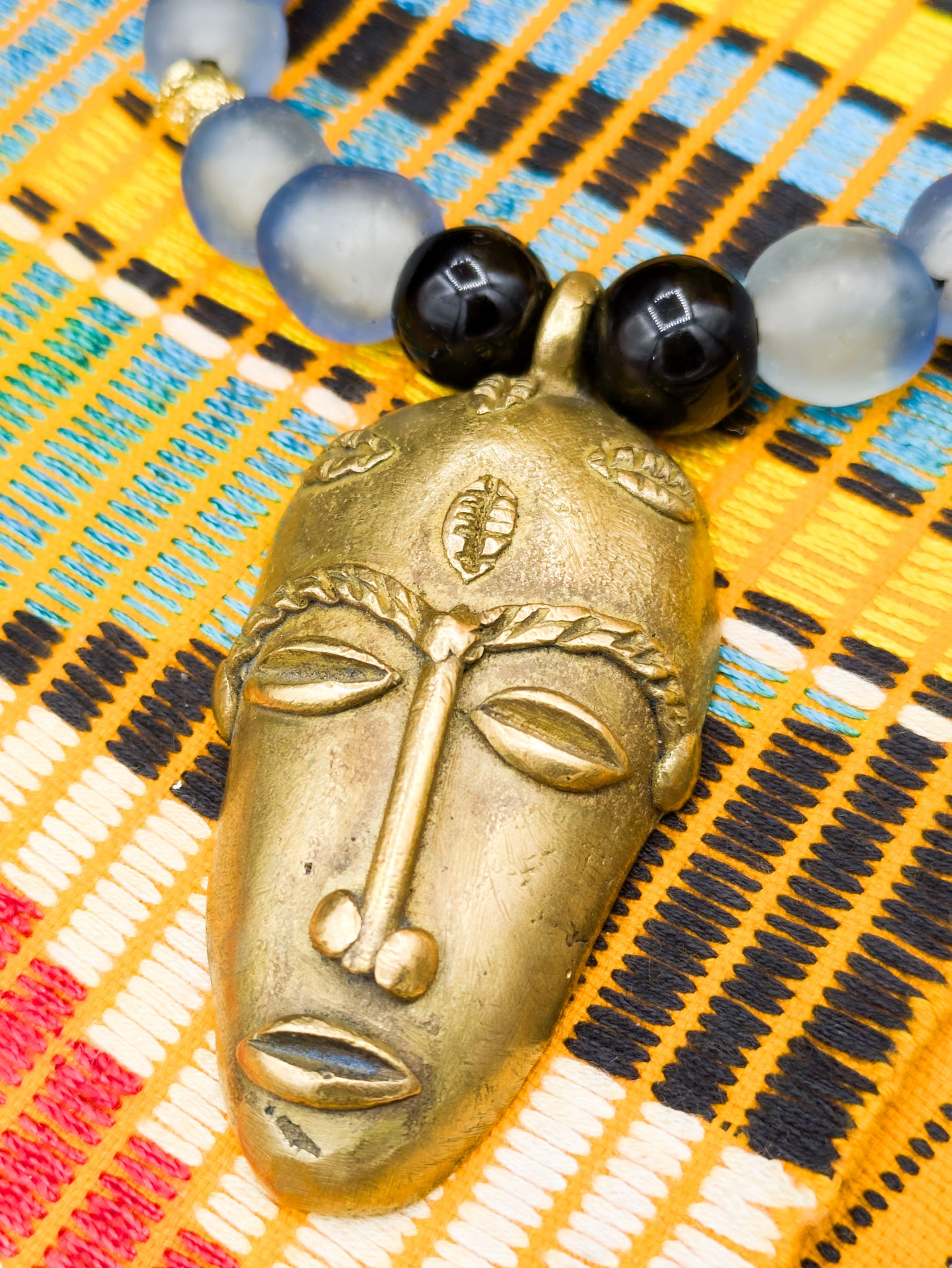 APOGÉE - collier noir tête- moyen- Perles africaines krobo- 9